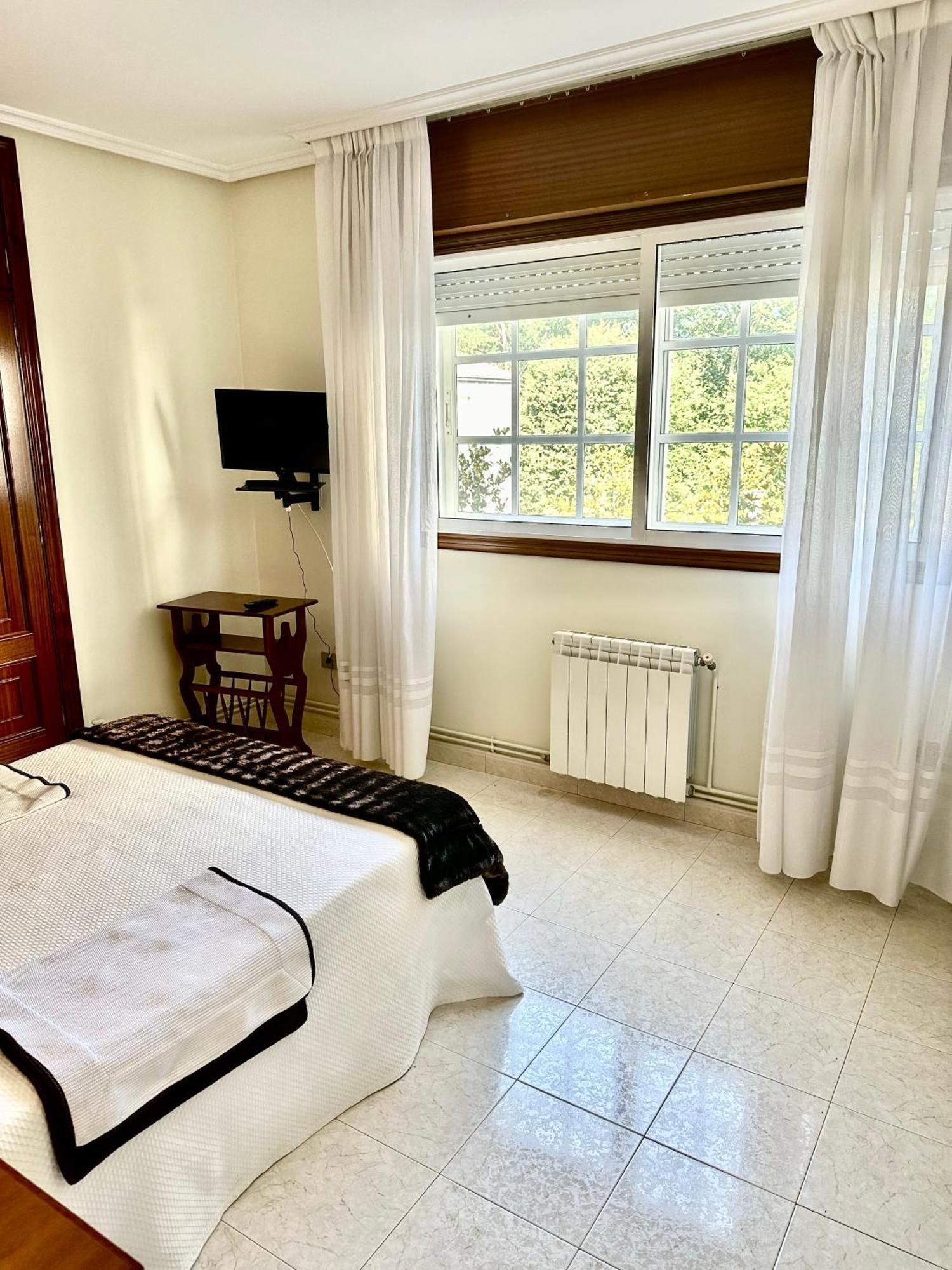 Hostal La Cubana Carballino Ngoại thất bức ảnh