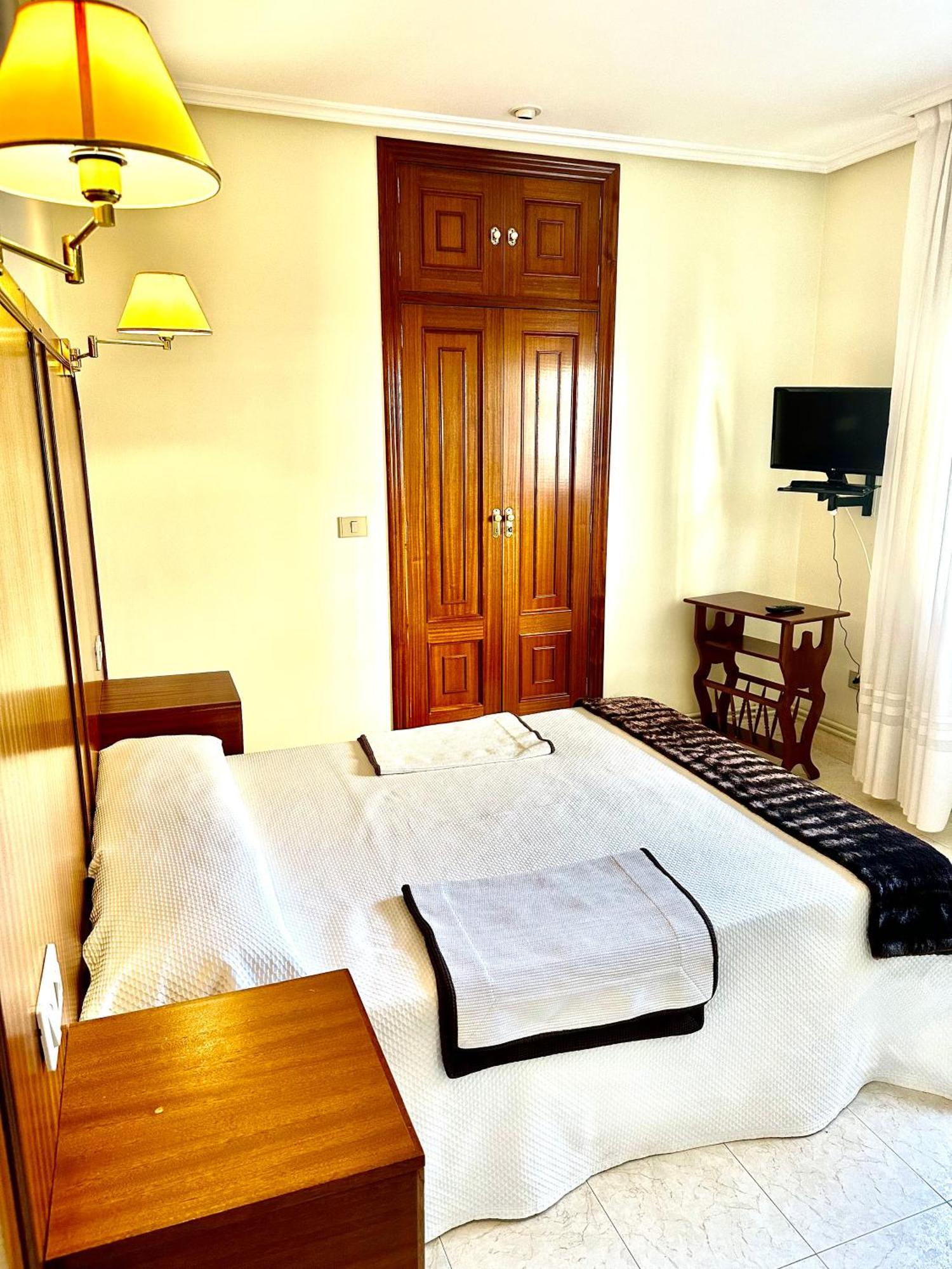 Hostal La Cubana Carballino Ngoại thất bức ảnh
