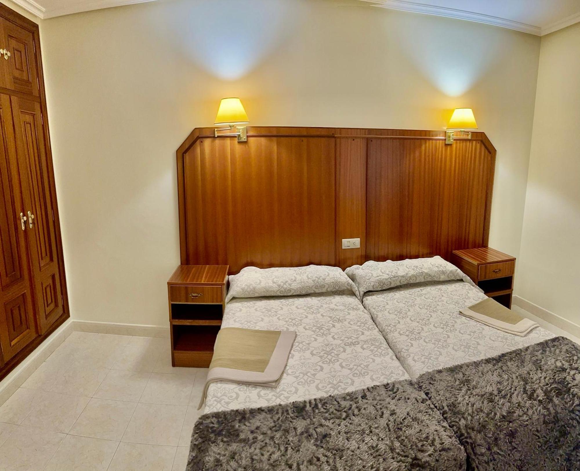 Hostal La Cubana Carballino Ngoại thất bức ảnh